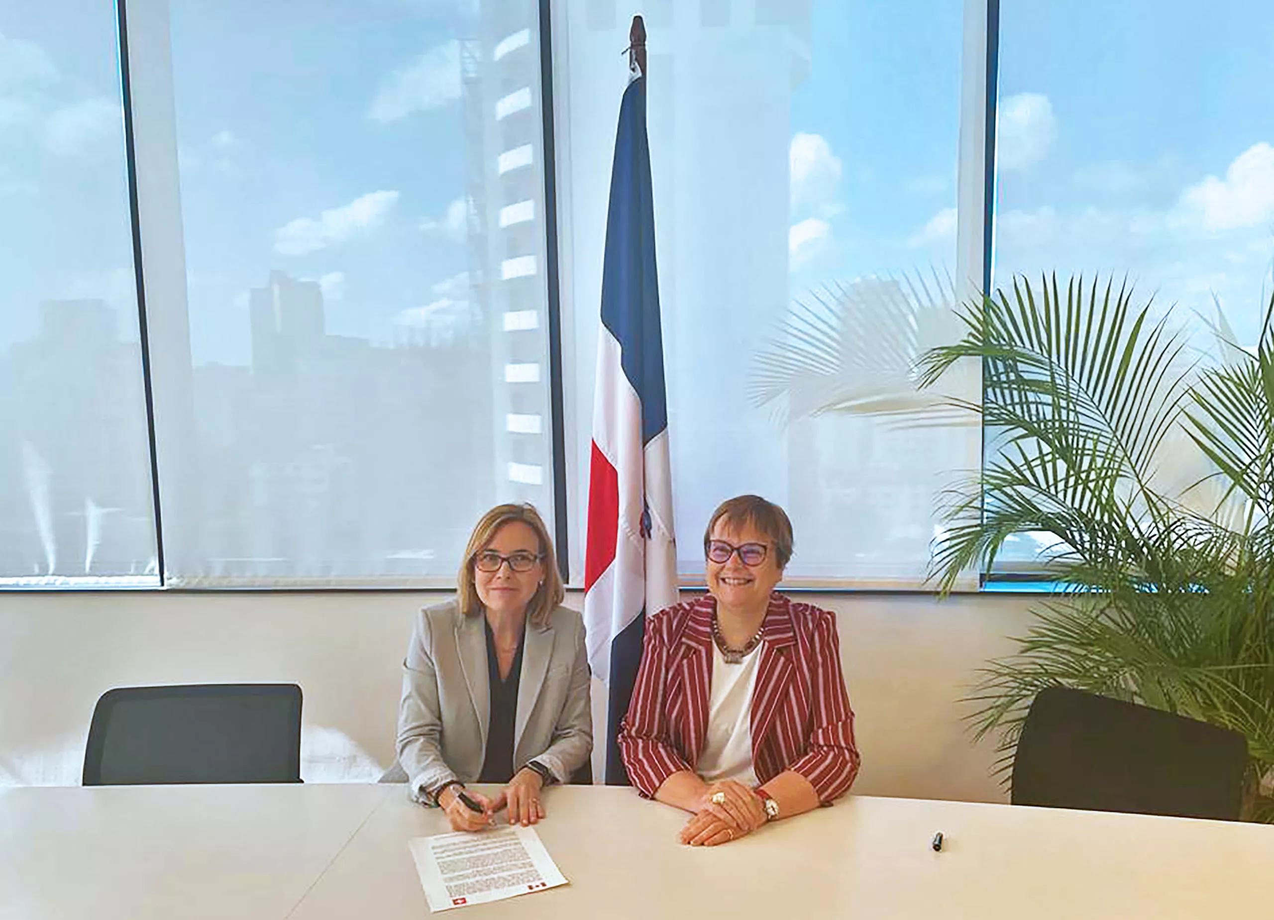Las embajadoras de Canadá y Suiza