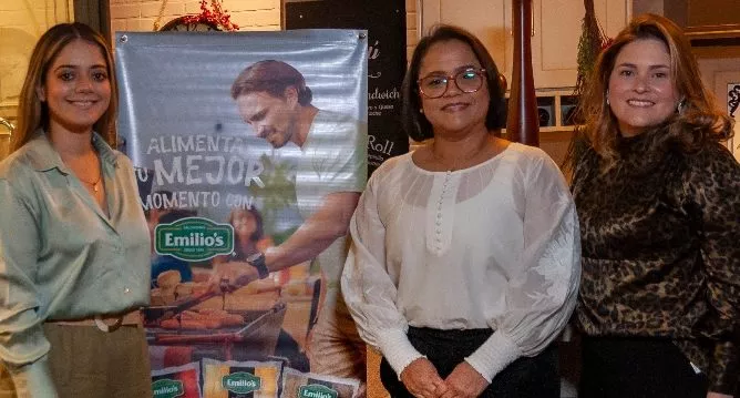 Yslen Bencosme, Wendy Almánzar y Adriana Álvarez.