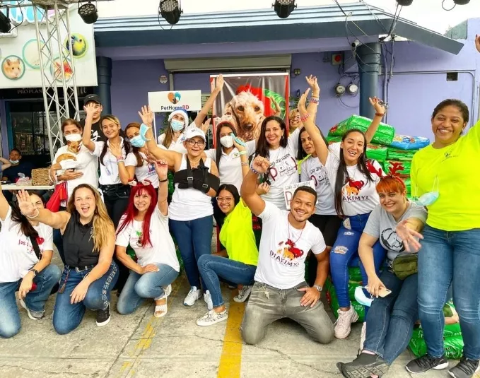 El equipo comercial de Purina y su distribuidor, Animal Food Line.
