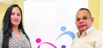 Rosanna Sajiun de Cuevas y Daniel García.