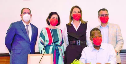 José J.  de Camps, María Amalia León, Milagros Germán, Alberto Cruz y Jorge Pineda.