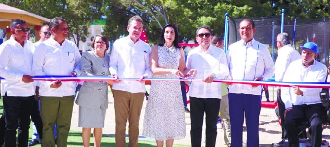 Nicolás López, Félix Marte, Iveliss Almonte, Víctor Bisonó, Raquel Arbaje, Mario Medina, Antonio Marte y Manuel Rodríguez.