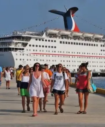 La llegada de cruceros ha impactado el turismo.