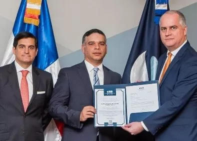 Juan A. Tapia Víctor García y Alejandro Fernández.