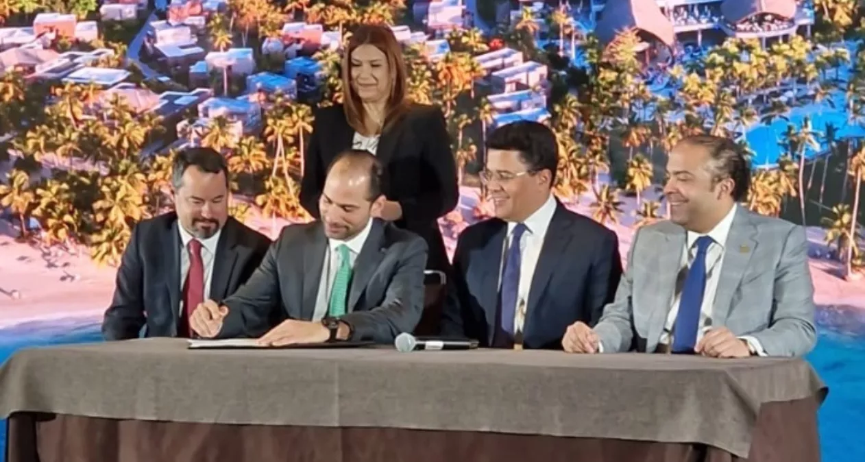 El hotel ya se está construyendo y proyecta abrir en mayo del 2024.