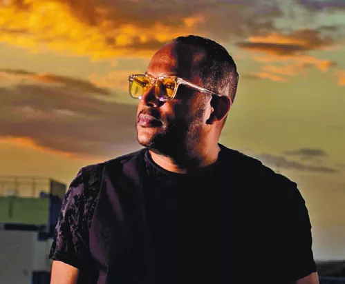 Samuel González estrena este disco cargado de varios ritmos..