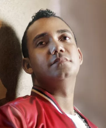 El cantante de bachata Elvis  Martínez