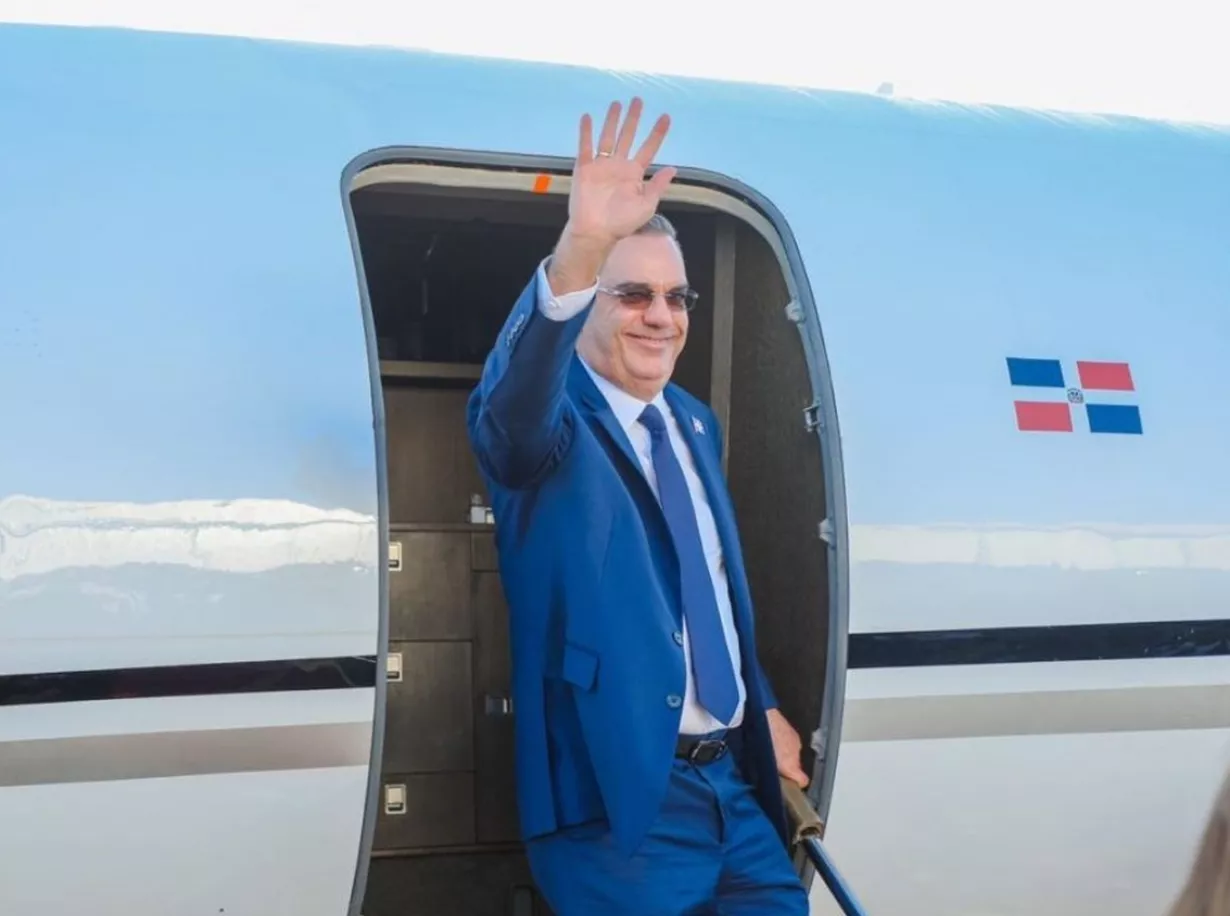 El desperfecto del avión no comprometió la navegabilidad, pero debió cambiar de aeronave.
