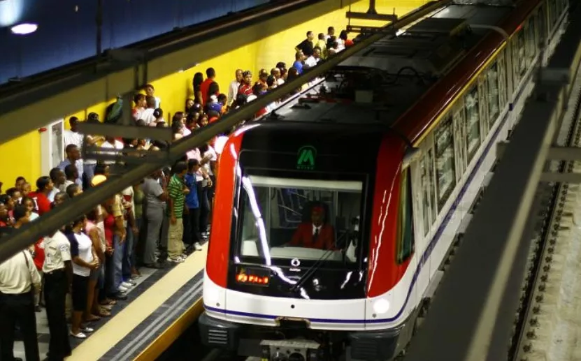 Demanda de vagones y nueva línea del Metro es un reclamo.