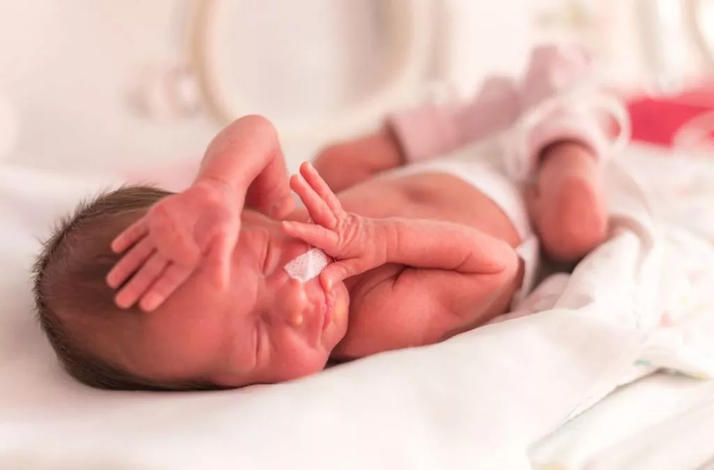 Bebe-prematuro-con-VRS-1024×675
