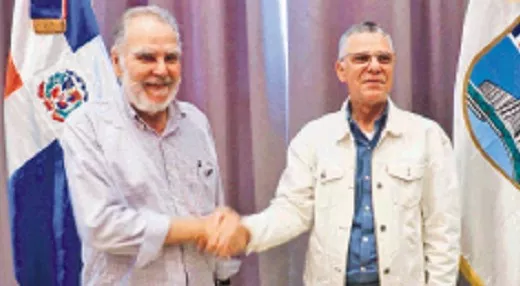 Miguel Ceara Hatton junto al alcalde Manuel Jiménez.