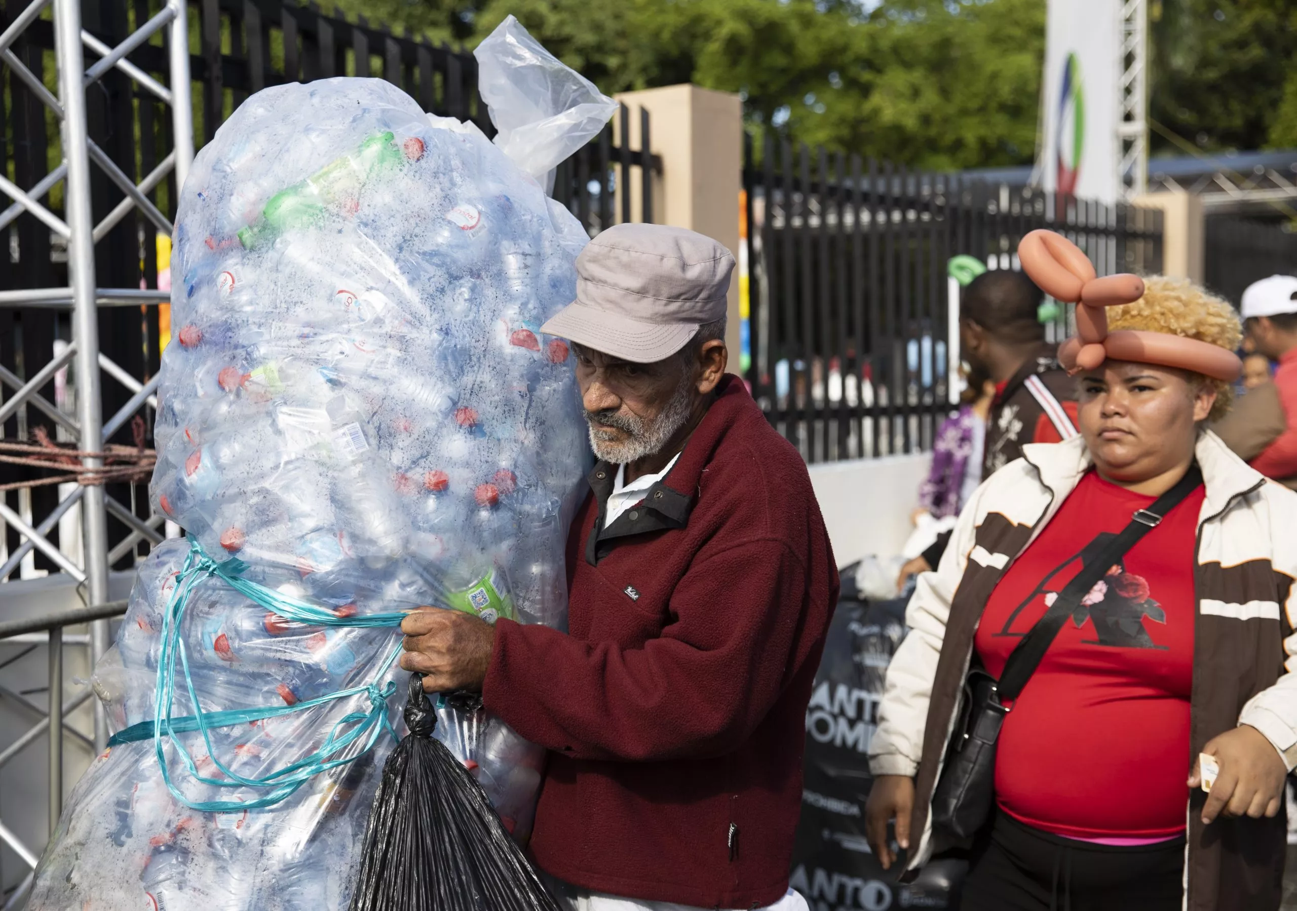 Campaña "Plásticos por Juguetes" busca reciclar y reducir la contaminación en R.Dominicana