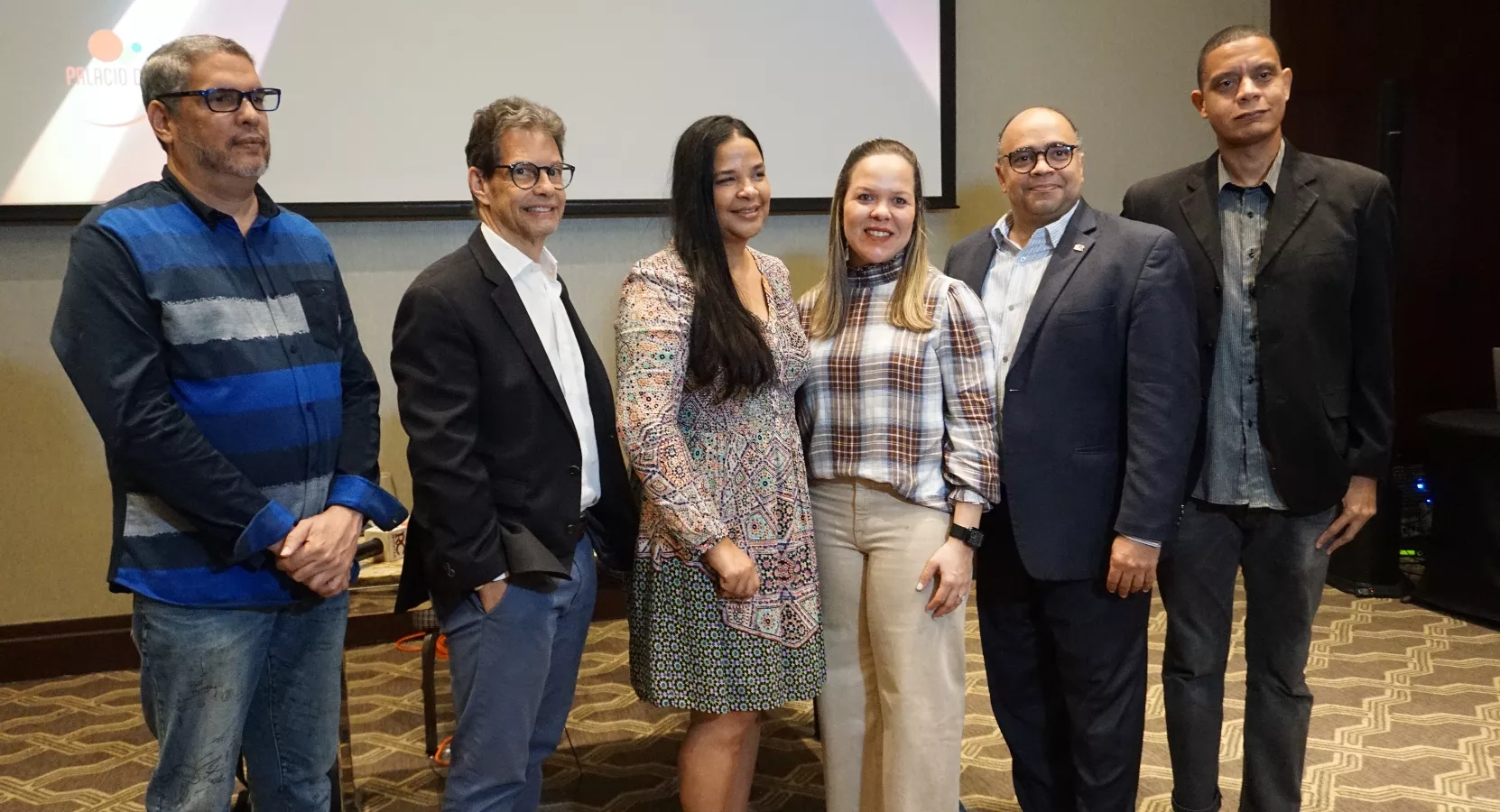 Luis Rafael González, José María Cabral padre, Yvette Marichal, Kirsis Acevedo,  Omar de la Cruz y Pavel González.