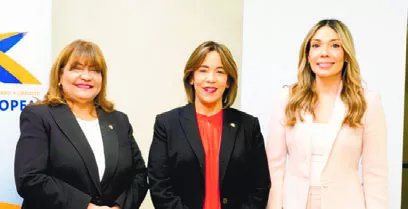 Eva Carvajal de Toribio, Mercedes Canalda de Beras-Goico y Patricia Mejía Valdez.