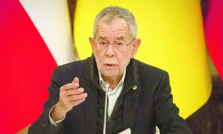 El presidente austríaco, Alexander van der Bellen, llegó ayer a Kiev para  apoyar a Ucrania.