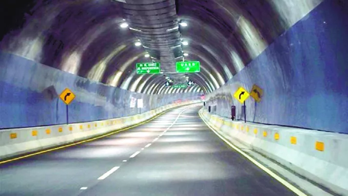 El tráfico por el túnel de la avenida José Ortega y Gasset estaba sujeto a evaluación.