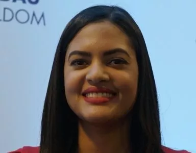 Farah Liriano de Metaldom.