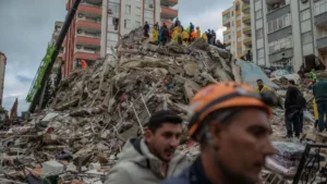 Devastador terremoto en Turquía deja miles de fallecidos
