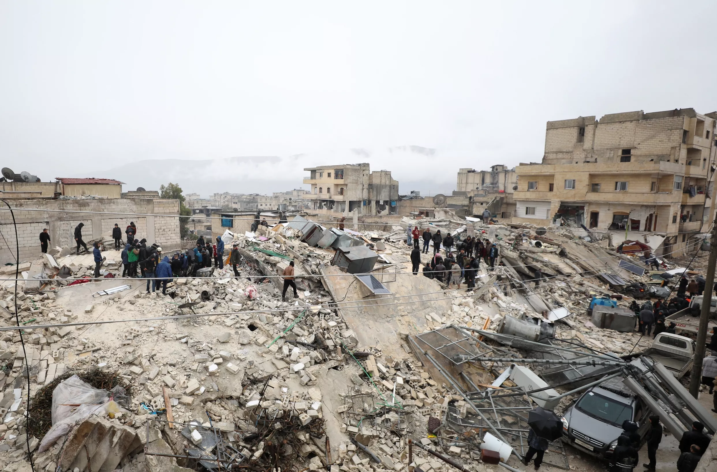 Hay 7,800 personas han sido rescatadas de entre los escombros de los miles de edificios que se desmoronaron, tras una  serie de devastadores terremotos que  sacudió  el sureste de Turquía.
