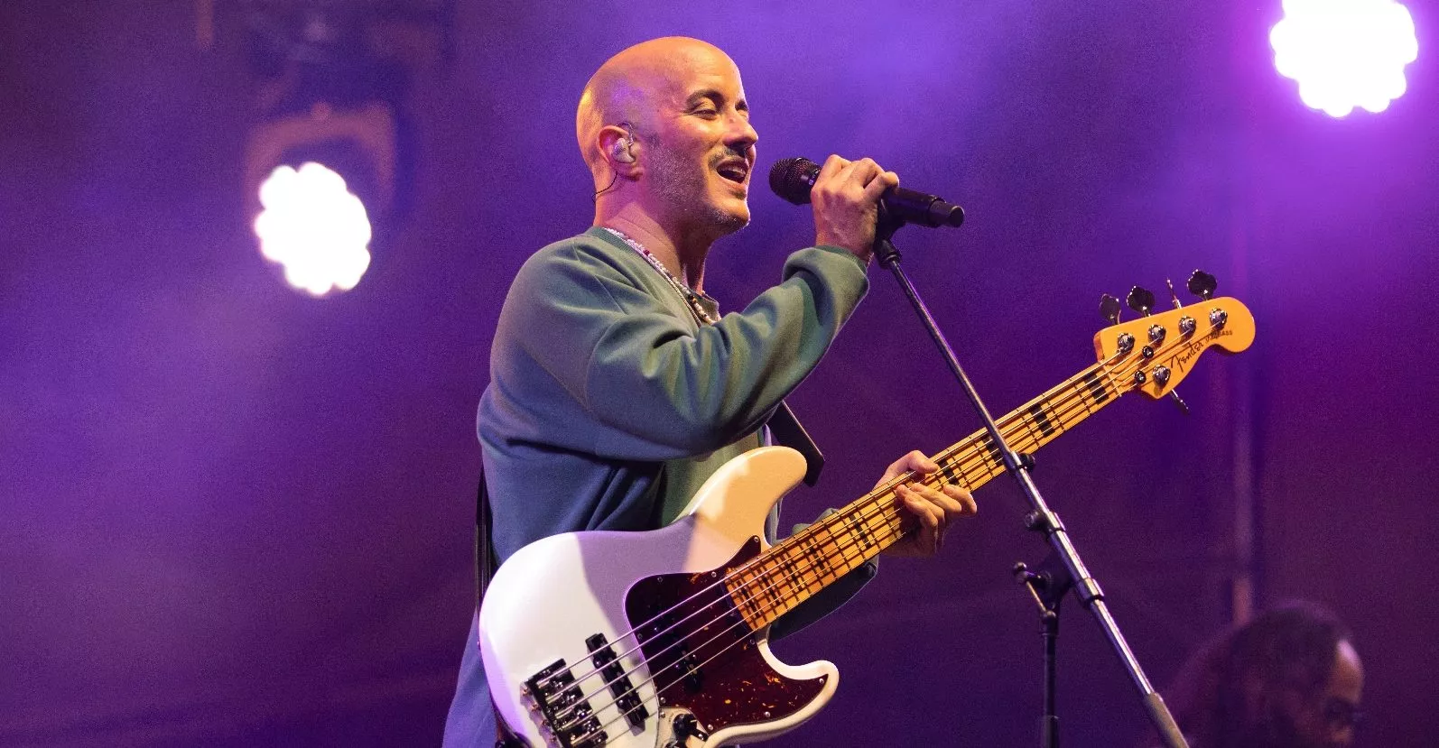 Willy Rodríguez habló mucho con el público, contó anécdotas y estuvo muy contento durante su presentación.  .  AGENCIA FOTO