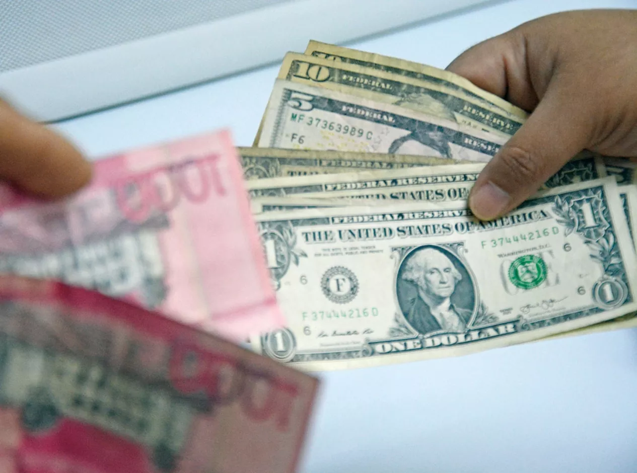 La depreciación peso estuvo  por debajo del promedio de 8.1 % de dichas economías