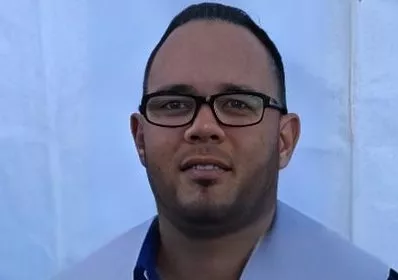 El profesor John Kelly Martínez se halla detenido.