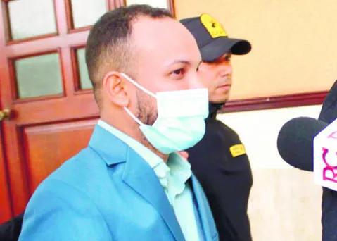 Mas de 142 denuncias contra Jairo González.
