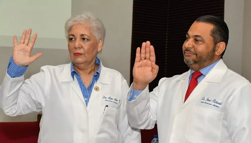 Los  doctores Mayra Melo y Josué Pichardo.
