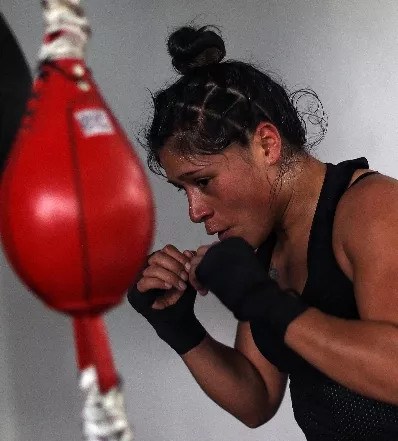 La mexicana Erika Cruz cierra su campamento, confiada en derrotar a Serrano