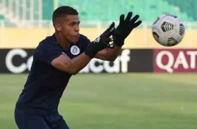 Edwin Frías, durante  las prácticas de la selección U-17.