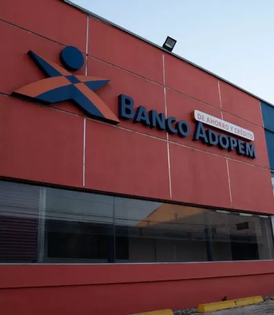 Edificio del Banco Adopem.