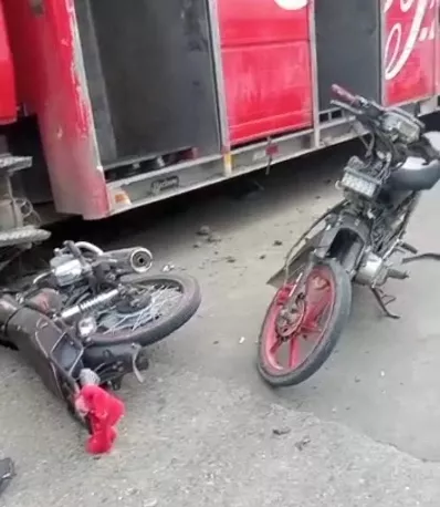 La moto quedó atrapada.