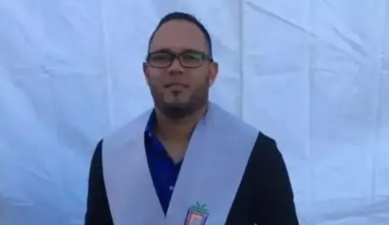 John Kelly Martínez fue suspendido por el Ministerio de Educación tras darse a conocer el caso.  fuente externa