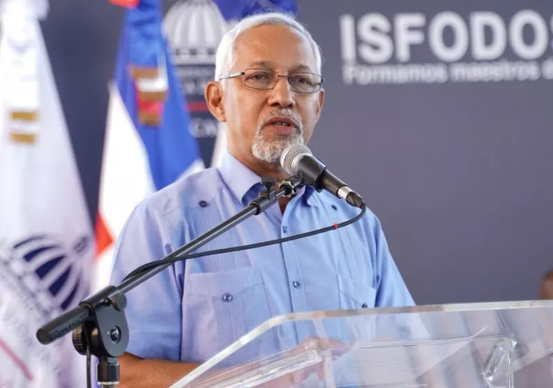 Ángel Hernández y Nurys del Carmen en actividad.