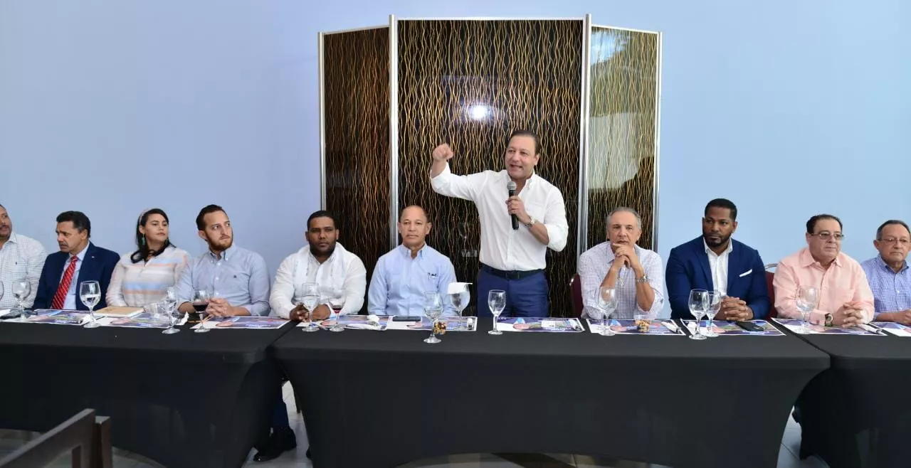 ABEL MARTINEZ JUNTO A DIRIGENCIA DE LA VEGA 03
