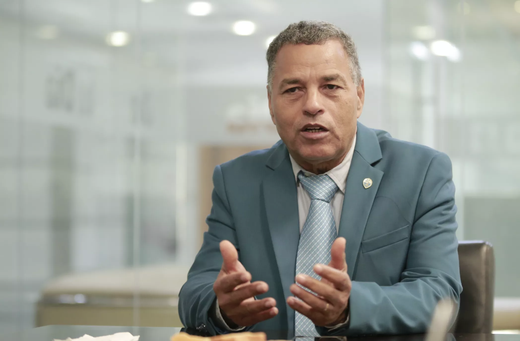 Director del Centro Nacional de Sismología, Ramón Delanoy, explica situaciones que puedan darse con la ocurrencia de un terremoto.  Elieser tapia