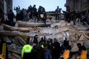 Devastador terremoto en Turquía deja miles de fallecidos