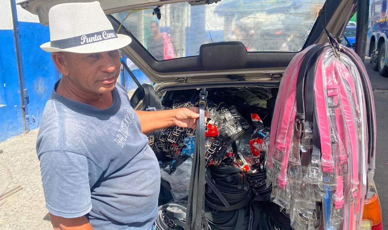 Trinio Reinoso Pérez es vendedor y fabricante de correas por más de 40 años.  eymi silvestre