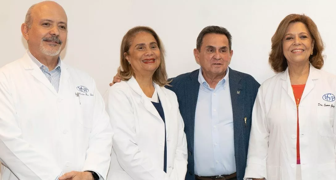 Directivos del Instituto Dermatológico, junto a Manuel Serrano.