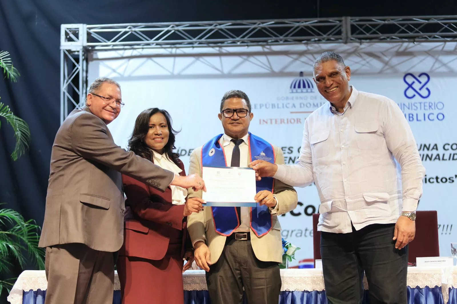 ELDIA – Chu Vásquez entrega de reconocimientos a líderes