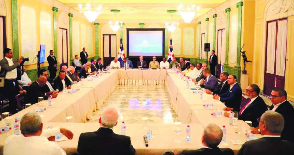 El liderazgo político nacional se mostró de acuerdo con  voluntad de colaborar con el Gobierno para  buscar solución a males.