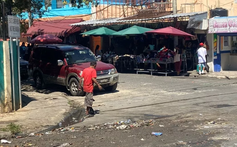 Acumulación de agua en mercado de Cristo Rey.  Eymi silvestre