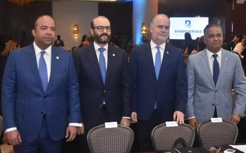 Funcionarios durante el  seminario Fideicomiso Público.