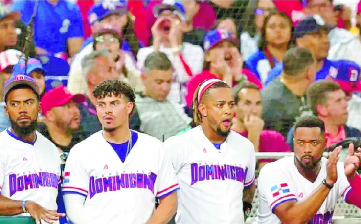 El equipo de la República Dominicana no pudo lograr su cometido en el Clásico .  Alberto calvo