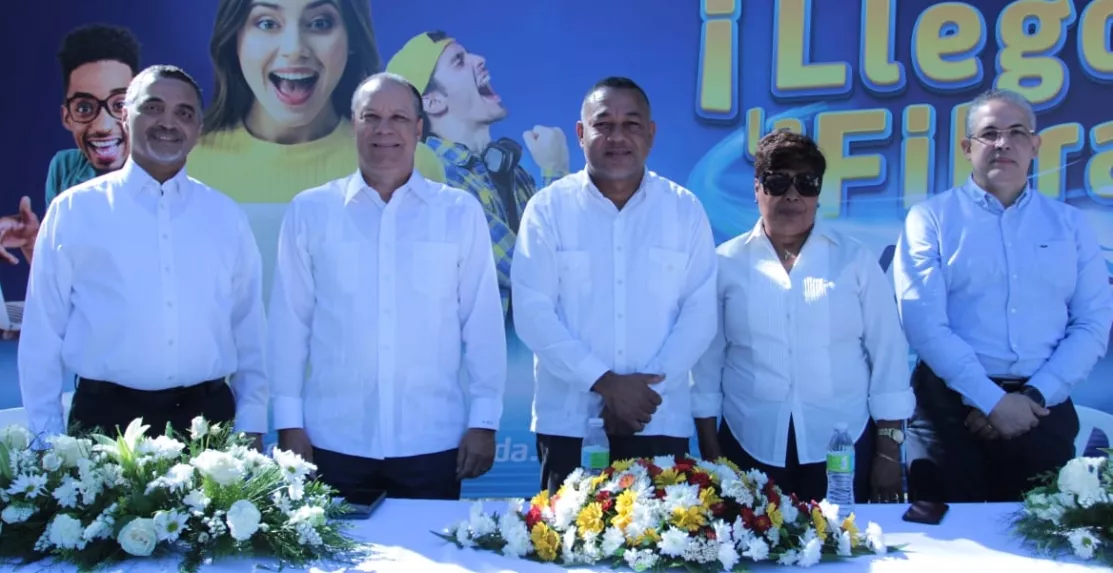 Directivos de ambas entidades, durante la firma del acuerdo.
