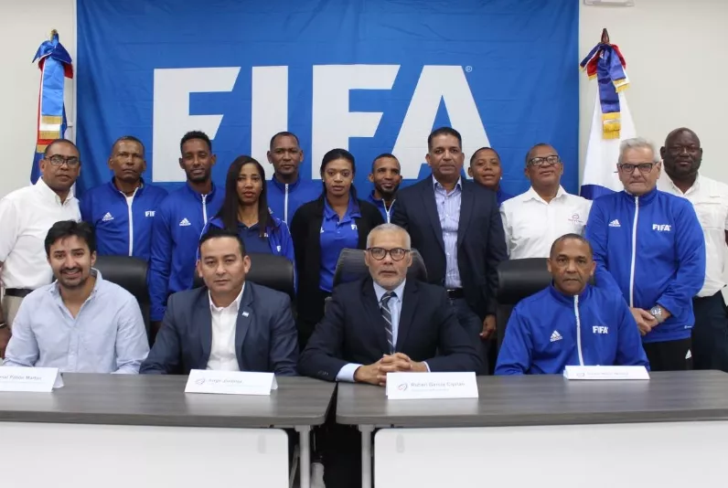 Representantes de la FIFA, durante el inicio de la academia.