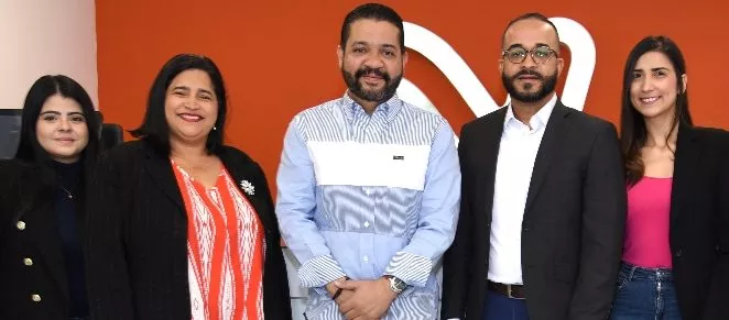 El equipo de Nelly Rent a Car en su 59 aniversario.
