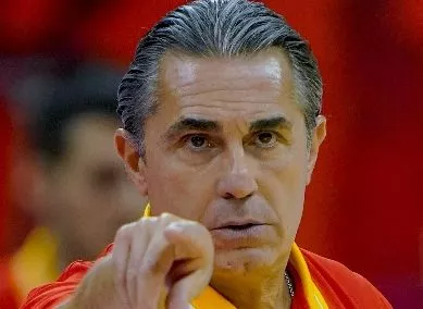 El italiano Sergio Scariolo   dirige el equipo de España.