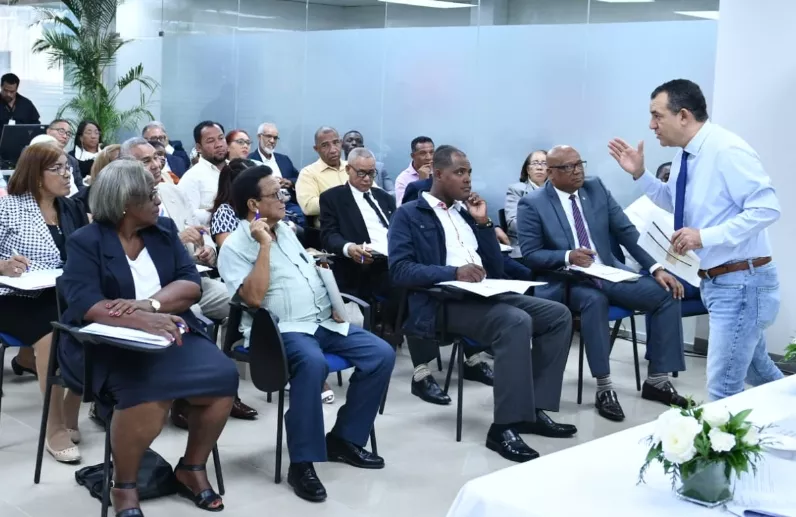 Las capacitaciones se realizan de manera simultánea.