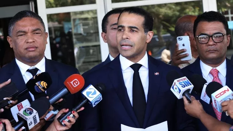 José Dantés leyó documento depositado en Procuraduría.